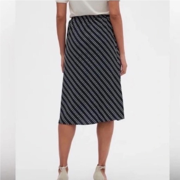 Banana Republic Satin Off White/Navy Midi Skirt sz XL - Picture 9 of 9